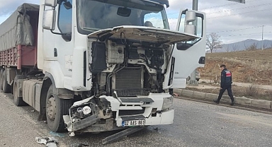 Malatya'da kamyon ile otomobil çarpıştı: 1 yaralı