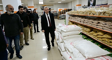 Yeşilyurt'ta ihtiyaç sahibi ailelere un yardımı