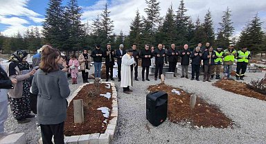 Başkan Zelyurt, Doğanşehir'de depremde hayatını kaybedenlerin mezarlarını ziyaret etti