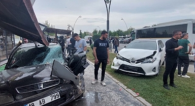 Kontrolden çıkan kamyon ortalığı savaş alanına çevirdi