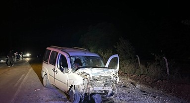 Doğanşehir de iki otomobil kafa kafaya çarpıştı 3 yaralı