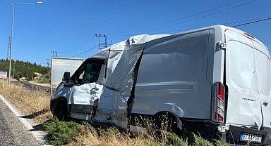 Doğanşehir’de  yolcu otobüsü ile transit çarpıştı, 3  kişi yaralandı 