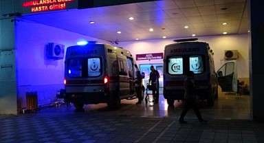 Otomobil ile traktör çarpıştı: 6 yaralı 