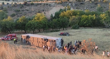 Malatya'da yolcu otobüsü şarampole uçtu: 3'ü ağır 22 yaralı