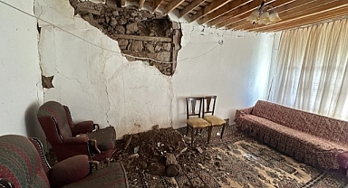 Depremde Kale ilçesinde kerpiç evler hasar gördü