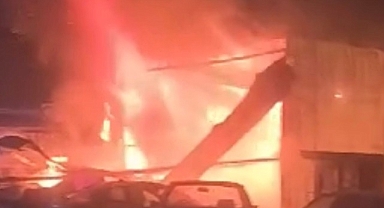 Eşi ile tartıştıktan sonra cinnet geçiren esnaf işyerini ateşe verdi