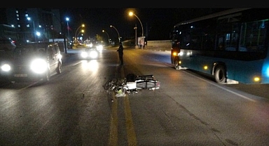 Hafif ticari araç ile motosiklet çarpıştı: 2 yaralı