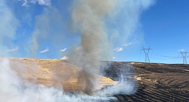 Malatya'da bin dönümlük anız yangını kontrol altına alındı