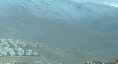 Malatya'da mevsimin ilk kar yağışı Beydağı'na yağdı
