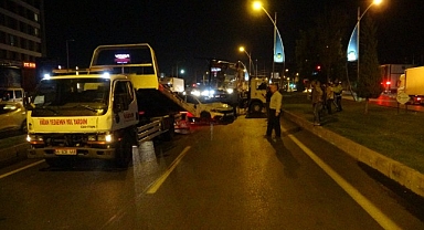 Refüje çarpan otomobil takla atıp metrelerce sürüklendi: 5 yaralı