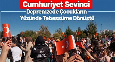 Cumhuriyet Sevinci Depremzede Çocukların Yüzünde Tebessüme Dönüştü