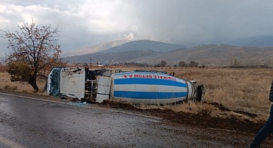Doğanşehir'de  beton mikseri devrildi: 1 yaralı 