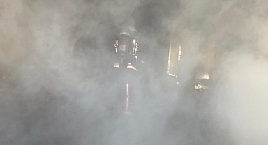 Hasarlı binada çıkan yangın söndürüldü