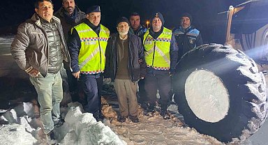 Kar nedeniyle mahsur kalan yaşlı adam kurtarıldı