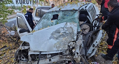 Kontrolden çıkan otomobil kayısı bahçesine daldı: 4 yaralı