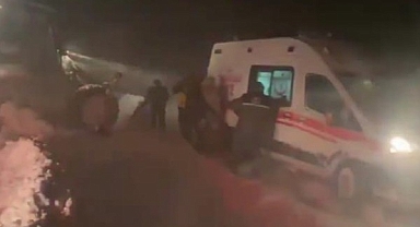 Malatya'da dağda mahsur kalan 2 çoban ile 16 araç kurtarıldı