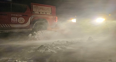 Malatya'da karda mahsur kalan araçlar kurtarılıyor