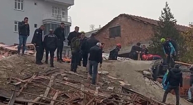 Malatya'da kepçe operatörü enkaz altında kaldı