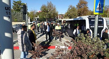 Minibüsçülerin "ceza" tepkisi trafiği kilitledi