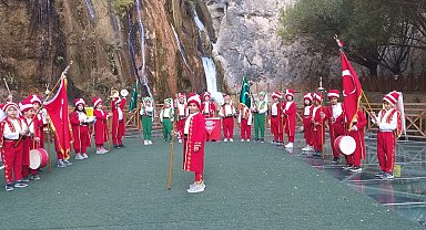 Minik mehteranlar tarihi mekanları gezdi