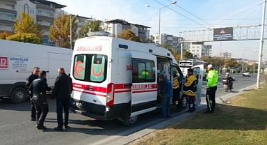 Otomobil ile traktör çarpıştı: 2 yaralı