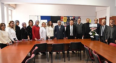 Yeşilyurt Belediyesi Öğretmeler Günü'nü kutladı