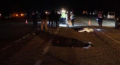 Yolun karşısına geçmeye çalışanlara çarpıp kaçtı: 2 ölü, 1 yaralı