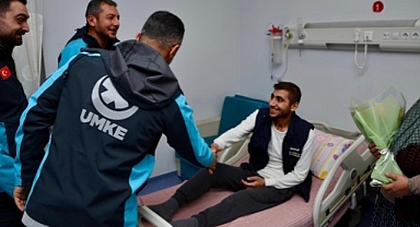 Boğulma tehlikesi geçiren genç yaklaşık 5 ay sonra yürümeye başladı