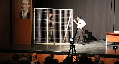 Doktorlar, öğretmenler sahne aldı, çocukları madde bağımlılığına karşı uyardı