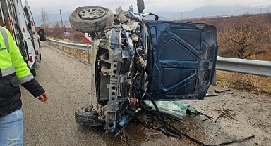 Malatya'da devrilen araç kağıt gibi dağıldı