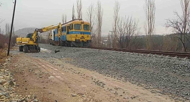 Malatya'da raylardan çıkan lokomotif paniğe neden oldu