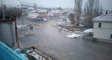 Malatya'da yüksek rakımlı bölgelerde kar yağışı etkili oldu