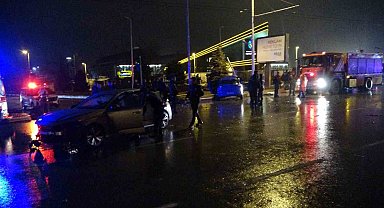 Malatya'da feci kaza... Kavşakta çarpışan 2 araç hurdaya döndü: 4 yaralı