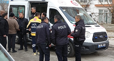 Tedavi gördüğü hastaneden kaçarak kendini eve kilitleyen şahıs polisi alarma geçirdi