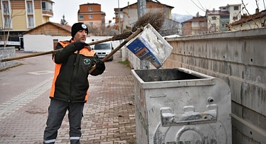 Yeşilyurt'ta temizlik işleri aralıksız sürüyor