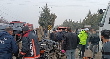 Malatya'da kamyon ile hafif ticari araç çarpıştı: 3 yaralı