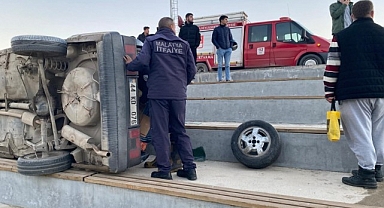 Malatya'da kontrolden çıkan araç devrildi