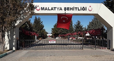 Malatya Şehitliği'nde kabirler rutin olarak temizleniyor