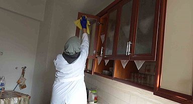 Malatya'da ihtiyaç sahibi vatandaşlara evde temizlik hizmeti sunuluyor