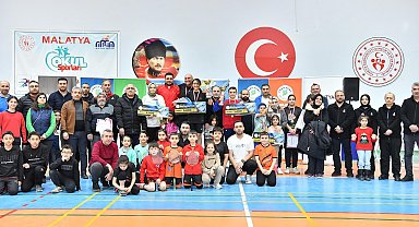 Aileler arası Badminton Turnuvası büyük ilgi gördü