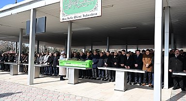 Başkan Geçit'in annesi dualarla son yolculuğuna uğurlandı