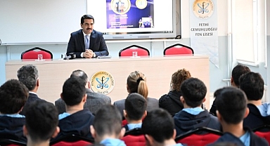 Başkan Taşkın, kariyer günlerinde öğrencilere tavsiyelerde bulundu