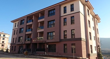 Depremde 2 evi yıkılan depremzedenin ev sevinci