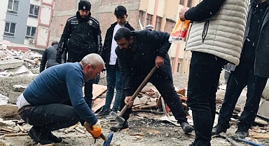 Malatya'da enkazdan saatler sonra kurtarılan depremzede: 