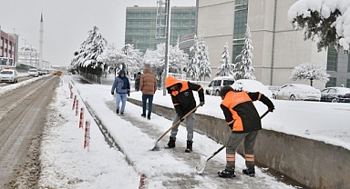Malatya'da karla mücadele ediliyor