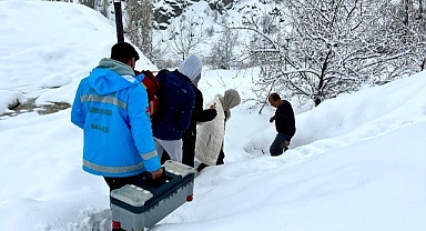 Malatya'da karlı yollar yaşlı kadın için aşıldı