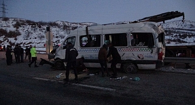 Malatya'da kontrolden çıkan minibüs devrildi: 11 yaralı