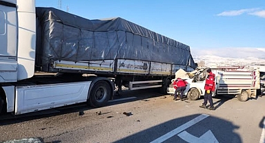 Malatya'da tır ile kamyonet çarpıştı: 1 ölü, 1 yaralı