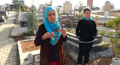 Malatyalı depremzedeler mezarlıklardan ayrılamıyor