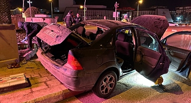 Malatya'da araç önce kaldırıma, sonra duvara çarptı: 1 ölü, 1 yaralı